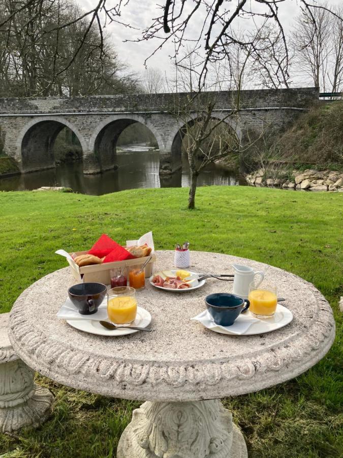 Le Moulin De Bretigneul Panzió Saint-Aubin-des-Landes Kültér fotó