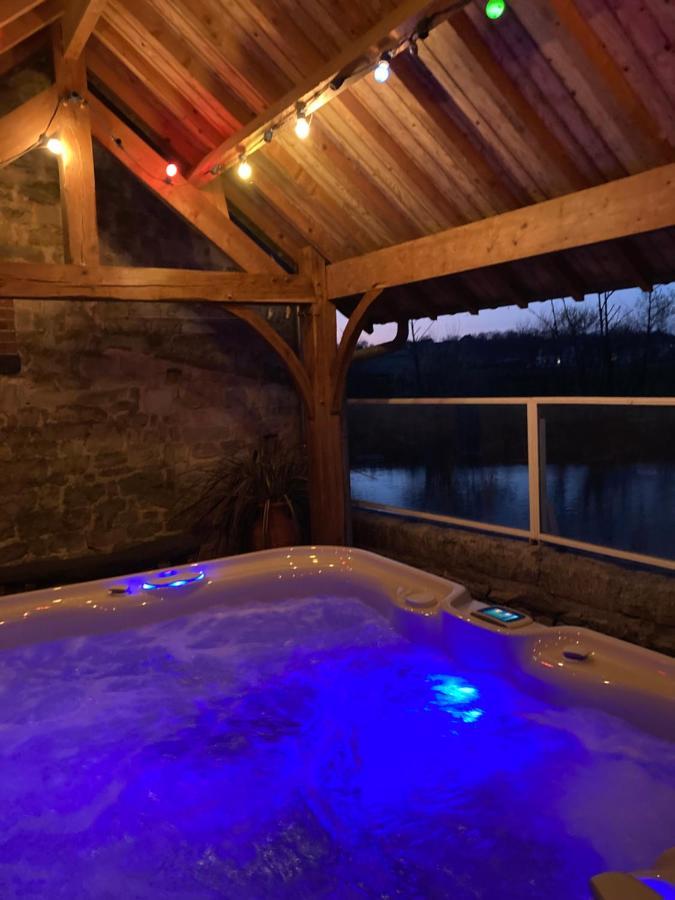 Le Moulin De Bretigneul Panzió Saint-Aubin-des-Landes Kültér fotó
